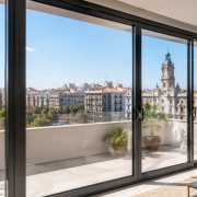 Ventanas de aluminio eficientes para combatir el calor en Valencia durante los meses de verano